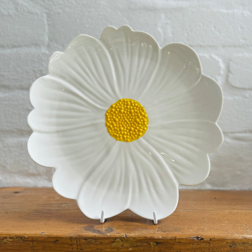 White and Yellow Flower Plate - Noss & Co