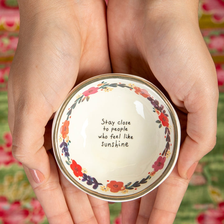 STAY CLOSE TO PEOPLE WHO FEEL LIKE SUNSHINE