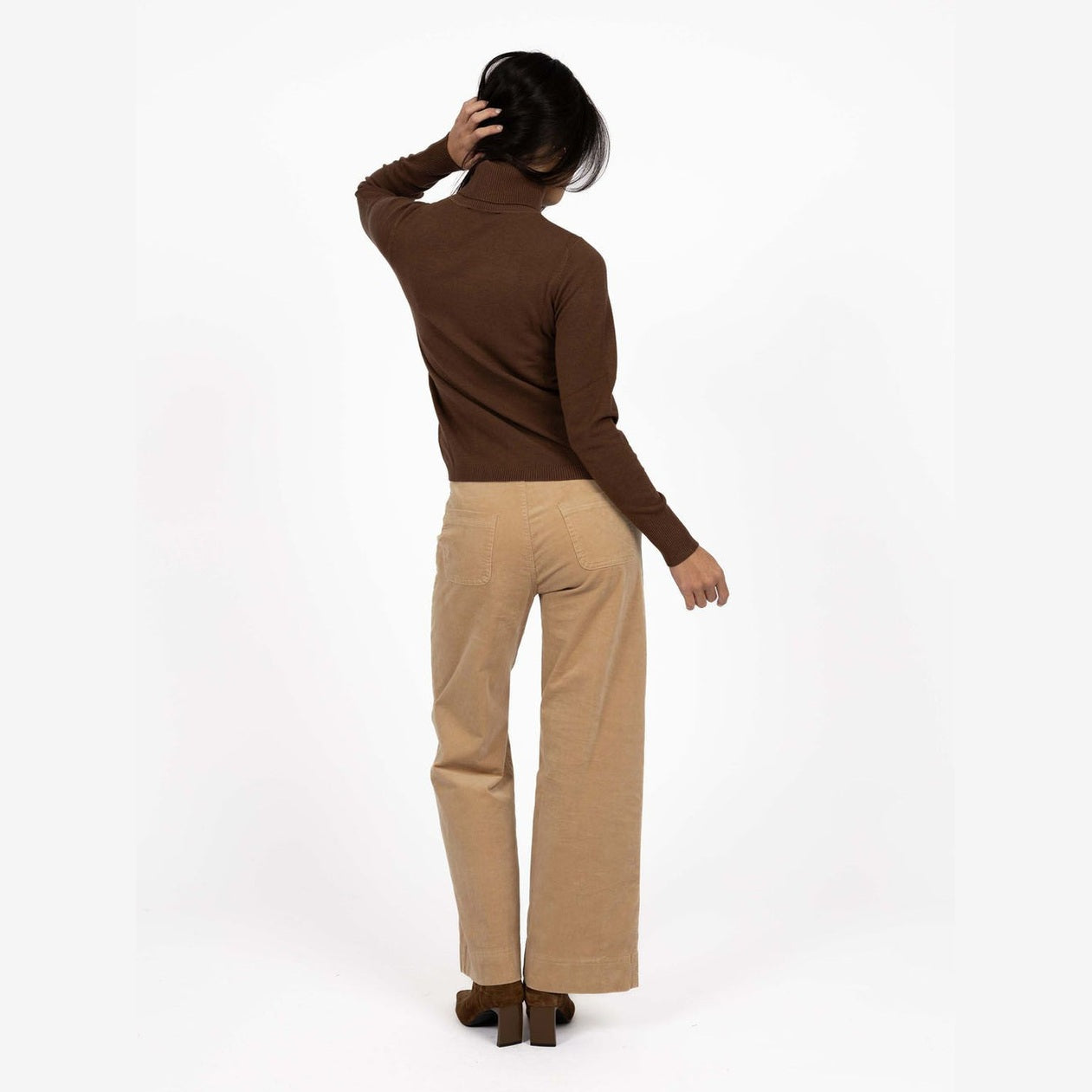 Alana Skivvy - Chocolate