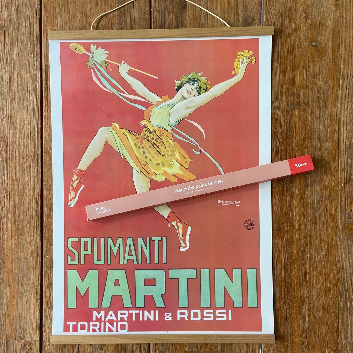 Home dweller 50 cm Magnetic Print Hanger